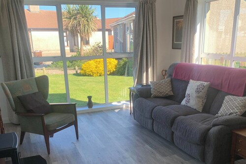 2-Bed Cottage Sleeps 5 - Pets Ok - Free Parking