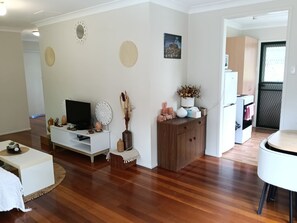 Unclassified image, 3 of 11, button - Cozy 1-bedroom house in pleasant Slacks Creek with AC (Slacks Creek)