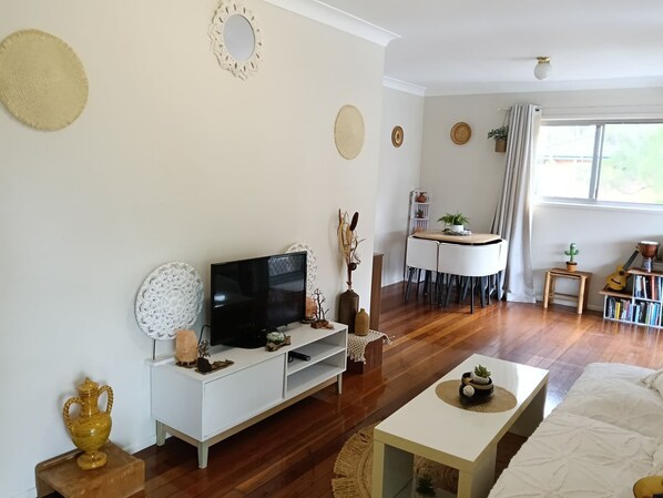 Unclassified image, 1 of 11, button - Cozy 1-bedroom house in pleasant Slacks Creek with AC (Slacks Creek)