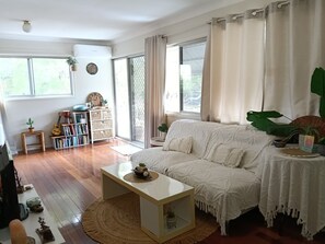 Unclassified image, 4 of 11, button - Cozy 1-bedroom house in pleasant Slacks Creek with AC (Slacks Creek)