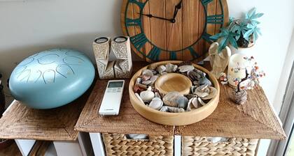 Airy, quaint hideaway with fantastic location