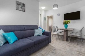 TV - Holiday apartment mit Klimaanlage (Funtana)