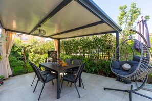 Outdoor dining - Holiday apartment mit Klimaanlage (Funtana)