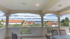 Outdoor dining - Holiday apartment near the beach (Tkon)