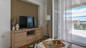TV - Holiday apartment near the beach (Tkon)