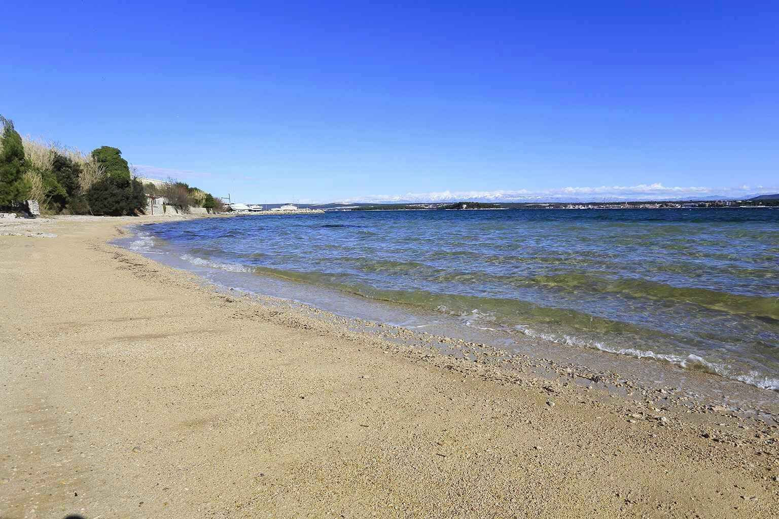 بالقرب من الشاطئ