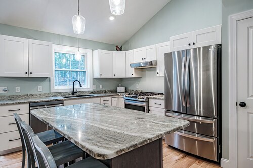 NEW!!! Charming 2-Bedroom in Beautiful Freeport!