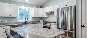 NEW!!! Charming 2-Bedroom in Beautiful Freeport!