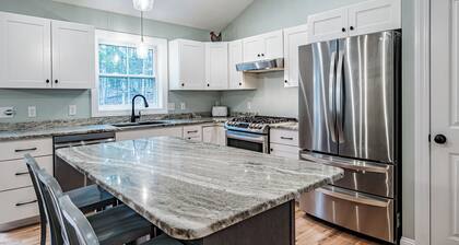 NEW!!! Charming 2-Bedroom in Beautiful Freeport!
