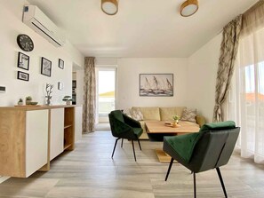 TV - Holiday apartment with large balcony (Krk)