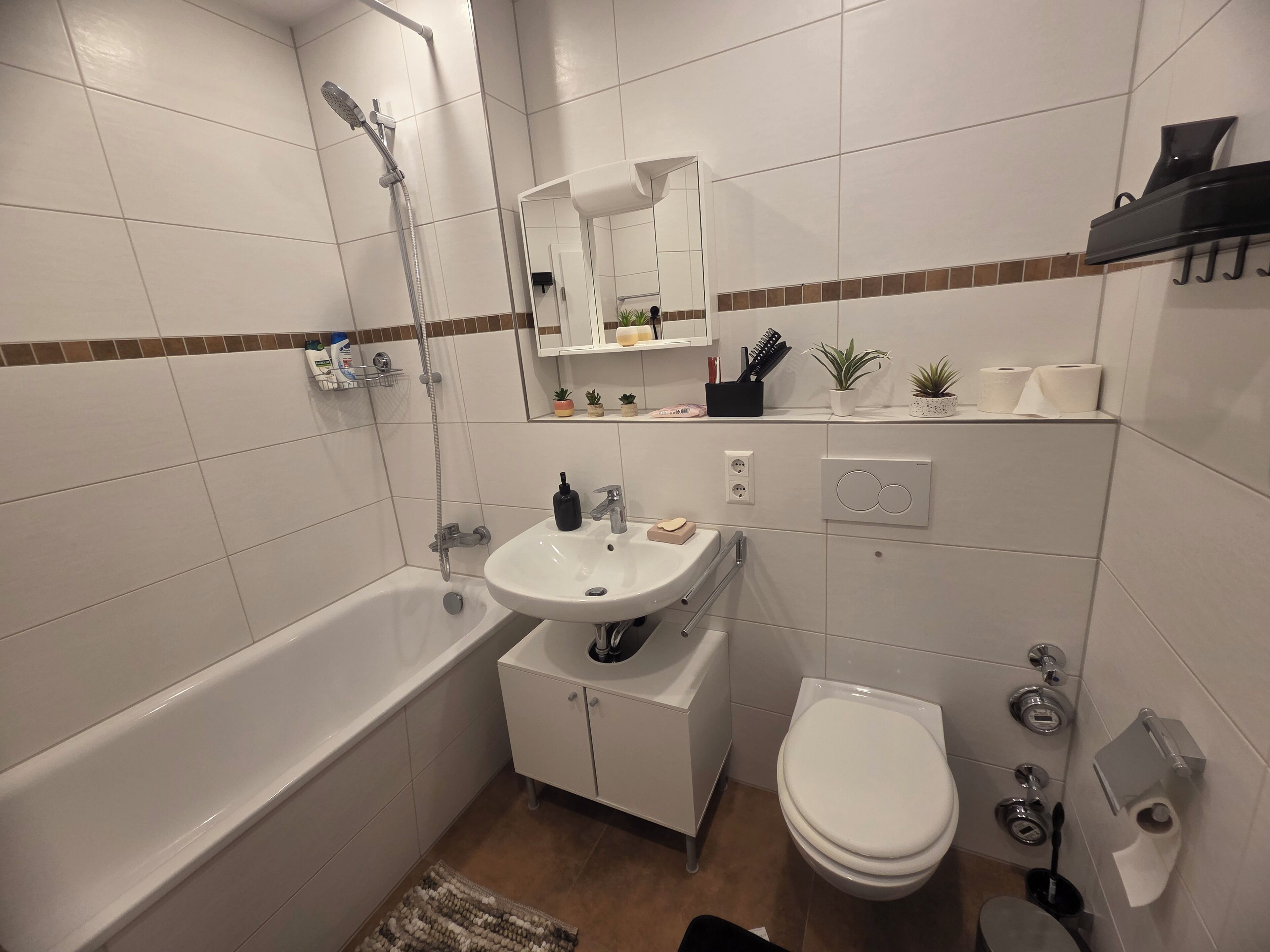 Dusche, Haartrockner, Handtücher, Seife