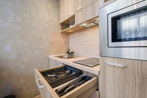 Fridge, microwave, stovetop, coffee/tea maker - А17 Plovdiv Apartments Next to Rowing Channel app1 (Plovdiv)