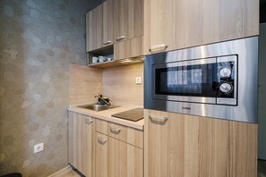 Fridge, microwave, stovetop, coffee/tea maker - А17 Plovdiv Apartments Next to RowingChannel app14 (Plovdiv)