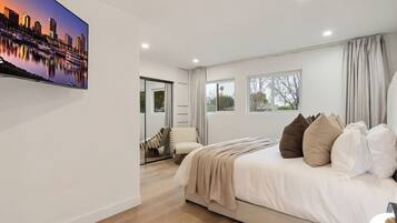 書桌、熨斗/熨衫板、可攜式嬰兒床、Wi-Fi