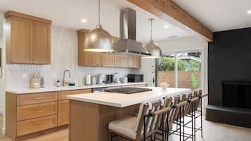 雪櫃、微波爐、焗爐、爐具