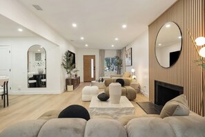 Televisie en een open haard