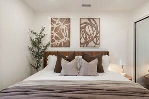 Desk, iron/ironing board, travel cot, WiFi - Heated Pool | 20 Min to Disney | Beach | Game| BBQ (Long Beach)