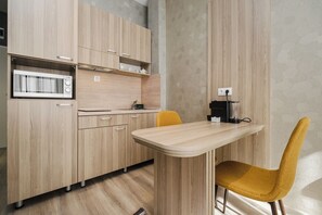 Fridge, microwave, stovetop, coffee/tea maker - А17 Plovdiv Apartments Next to RowingChannel app11 (Plovdiv)