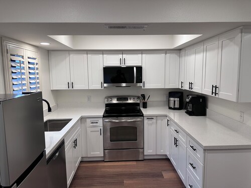 .25 mile walk to Downtown Flagstaff - brand new Condo 2bd