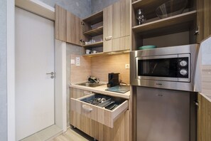 Fridge, microwave, stovetop, dishwasher - А17 Plovdiv Apartments Next to Rowing Channel app2 (Plovdiv)