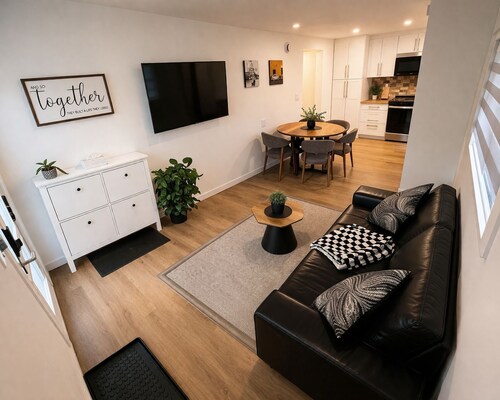 Close to all amenities, beaches, only 30 min to Kelowna and UBC.