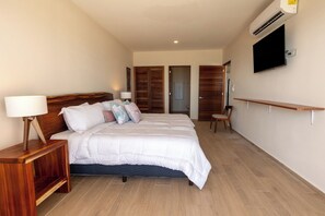 3 bedrooms, WiFi, bed sheets - Ocean Heaven: New Downtown Condo (Isla Mujeres)