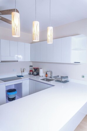 Fridge, microwave, stovetop, coffee/tea maker - Ocean Heaven: New Downtown Condo (Isla Mujeres)