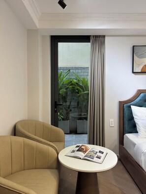 Premium appartement, uitzicht op tuin | Hypoallergeen beddengoed, een bureau, een laptopwerkplek, gratis wifi