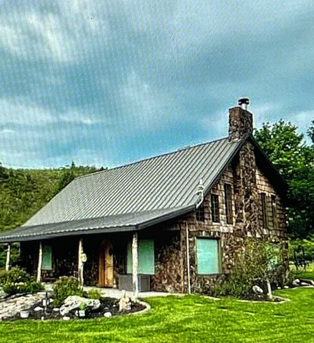 Cozy 2-bedroom cabin in gorgeous Valentine Nebraska,