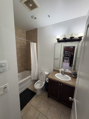 Unclassified image, 2 of 7, button - Apartments (Surrey)