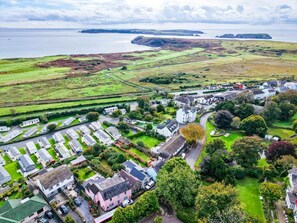 Unclassified image, 2 of 33, button - Tide & Tee - 2 Bedroom Apartment - Penally - Tenby (Tenby)