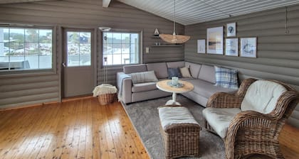 Lovely home in Fjelberg with WiFi