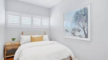 2 bedrooms, iron/ironing board, Internet, bed sheets