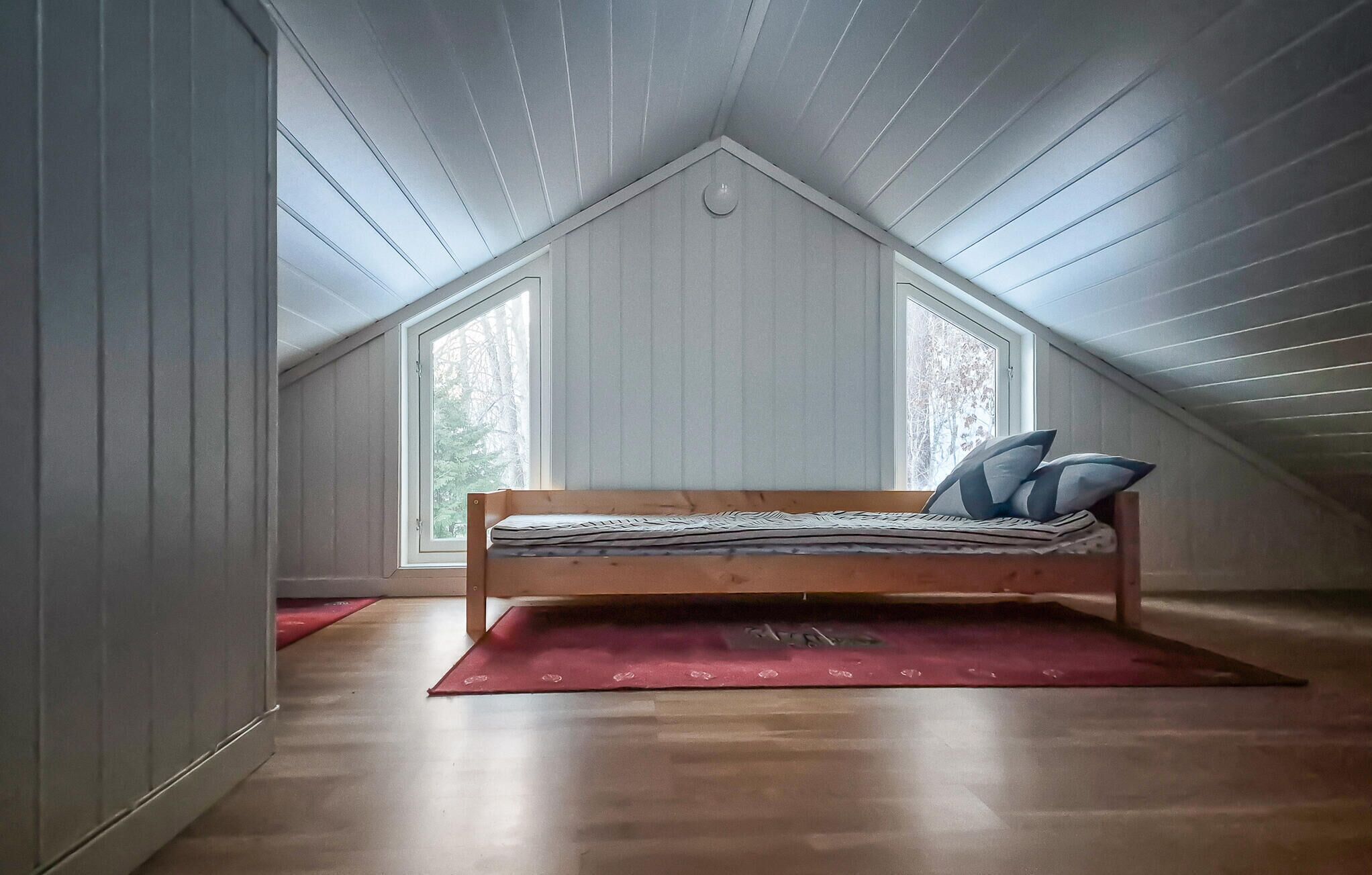 3 bedrooms, travel crib