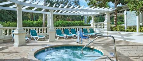 Bañera de hidromasaje al aire libre