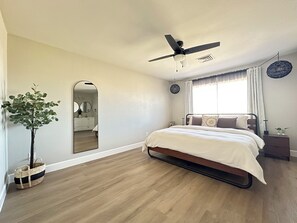 3 bedrooms, iron/ironing board, WiFi, bed sheets - 5 miles to STRIP, Airport, Henderson 3 Bed 2 Bath (Las Vegas)