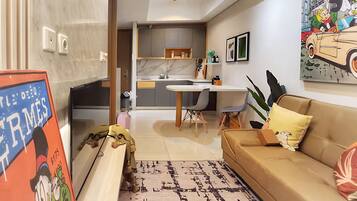 Apartment, 1 Bedroom, City View | Living area