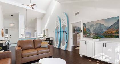 Lakeside Condo w 2 KING beds, Shuffleboard/Pool/Paddle boards