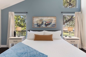 2 bedrooms, iron/ironing board, WiFi, bed sheets - Lakeside Condo w 2 KING beds, Shuffleboard/Pool/Paddle boards (Montgomery)