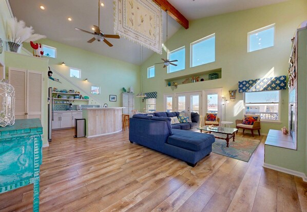 TV - Private Pool, Large Back Porch, Golf Cart Access (Port Aransas)