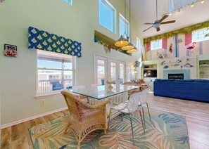 Dining - Private Pool, Large Back Porch, Golf Cart Access (Port Aransas)