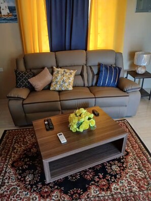 Smart TV - Susan's Cozy Place (Portmore)