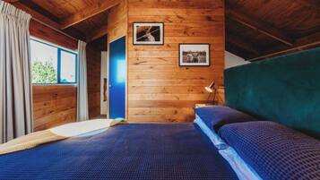 Escrivaninha, ferros/tábuas de passar roupa, berço de viagem, Wi-Fi