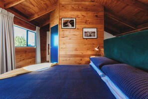 Escrivaninha, ferros/tábuas de passar roupa, berço de viagem, Wi-Fi