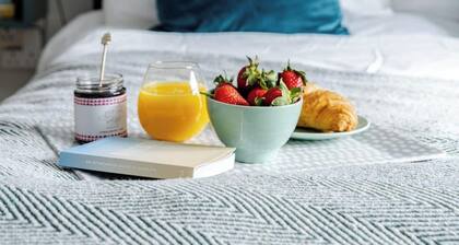 Modern Margate Apt 2BR En-suite Parking by Adliv