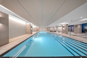 Indoor pool - The Emory Yorkville (Toronto)