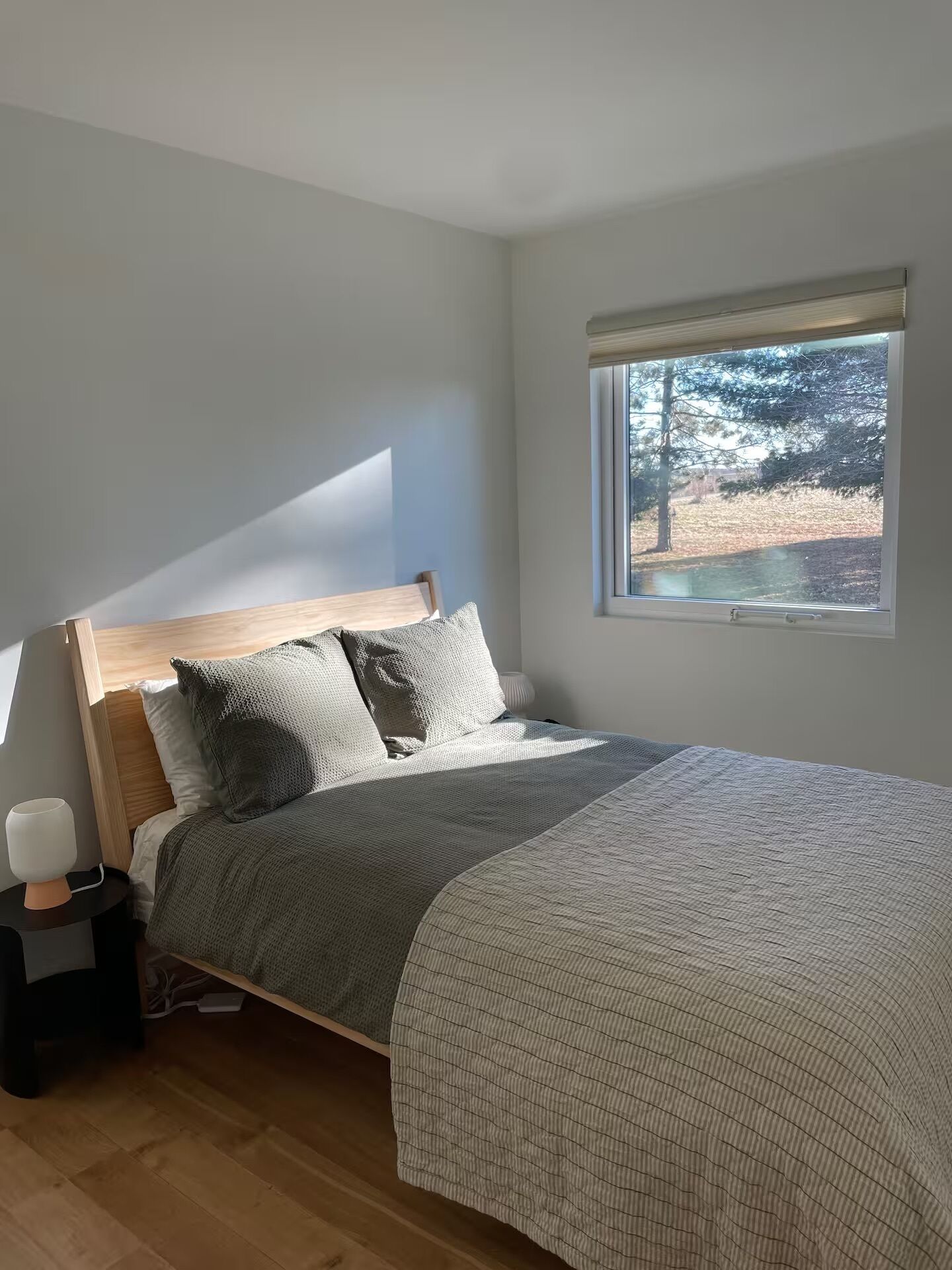 4 habitaciones, tabla de planchar con plancha, wifi y ropa de cama 