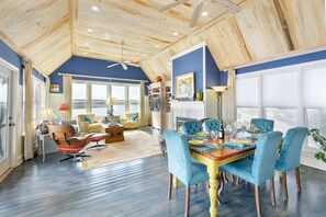 Dining - Cozy Marshfront Home, walking distance to shops and dining (Bald Head Island)