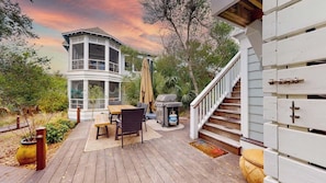 Outdoor dining - Nestled on a picket-fenced, private corner lot in prestigious Cape Fear Station (Bald Head Island)