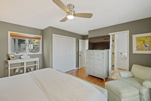3 habitaciones, tabla de planchar con plancha, wifi y ropa de cama 